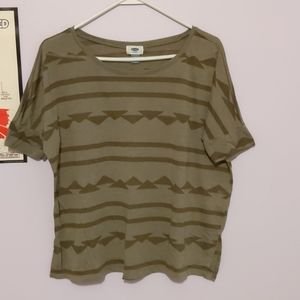 Green batwing Old Navy tee